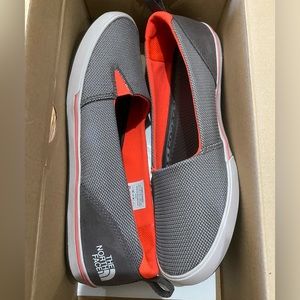 New in Box North Face Women’s Base Camp Lite Skimmer II Flats Size 8.5
